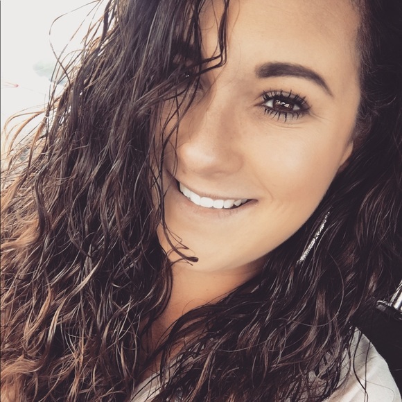 Meet your Posher, Siera - Picture 2 of 6